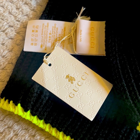 💯 Authentic Gucci kids set “ hat and Scarf “ - Picture 2 of 3